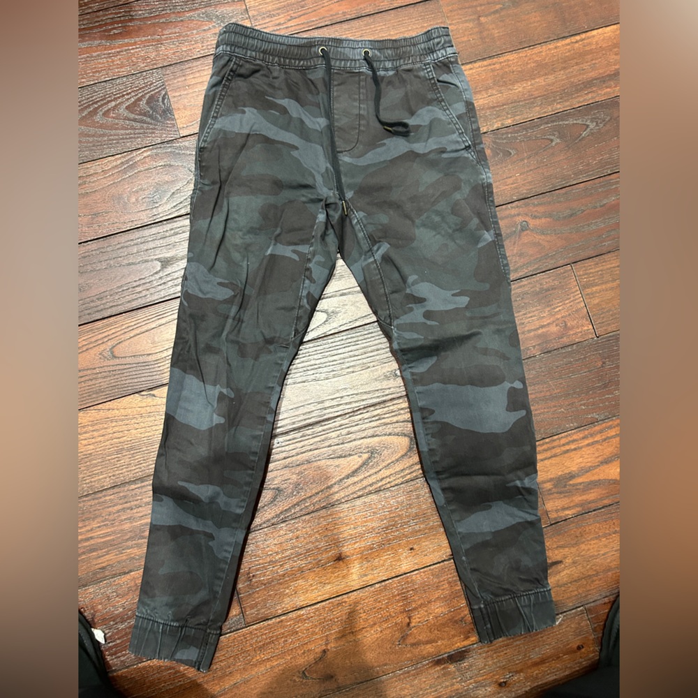 Hollister Men's Black Camouflage Cargo Pants